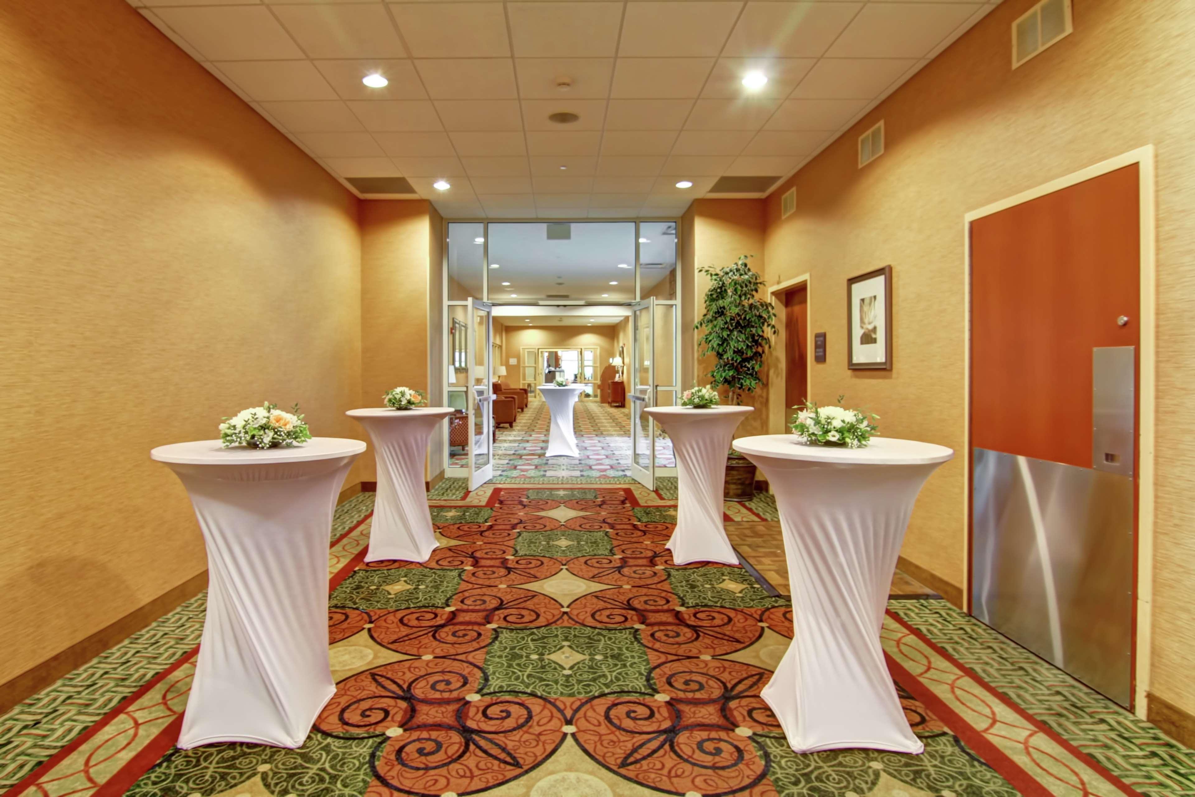 Hilton Garden Inn Ottawa Airport Экстерьер фото