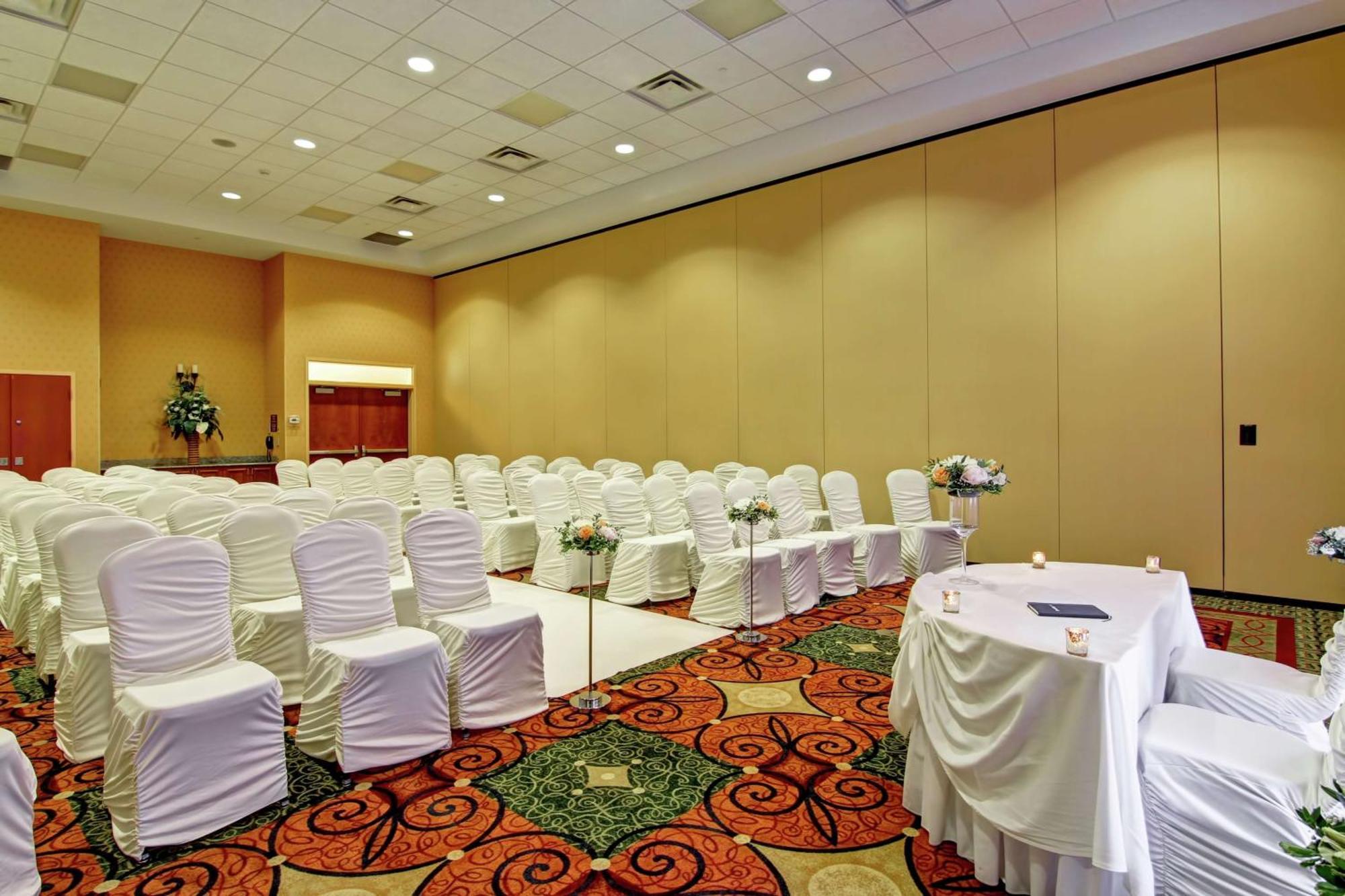 Hilton Garden Inn Ottawa Airport Экстерьер фото