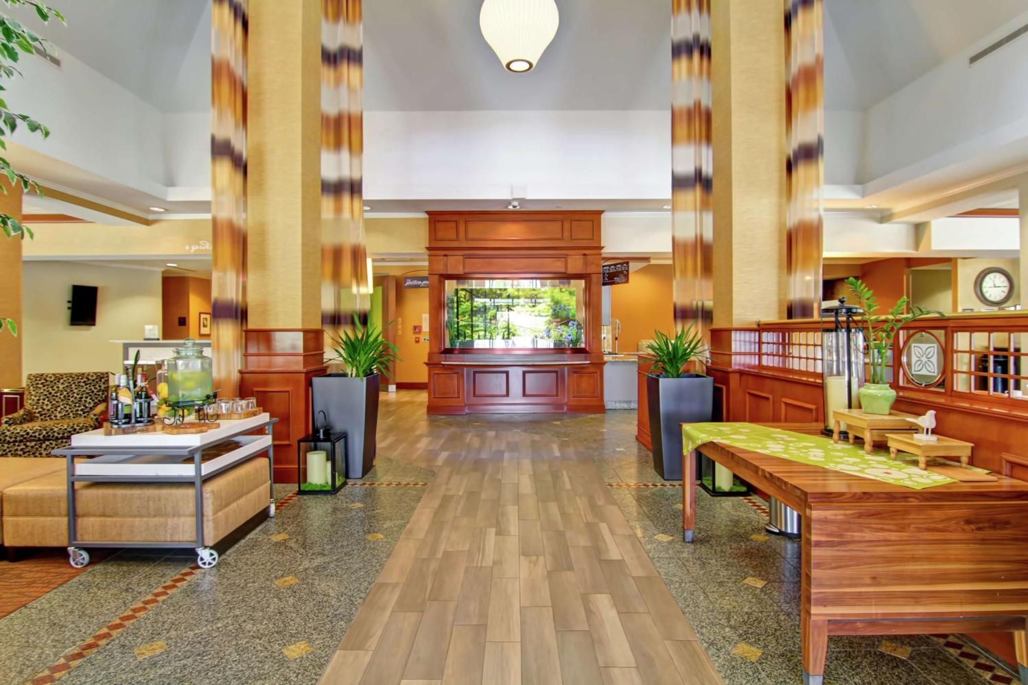 Hilton Garden Inn Ottawa Airport Экстерьер фото