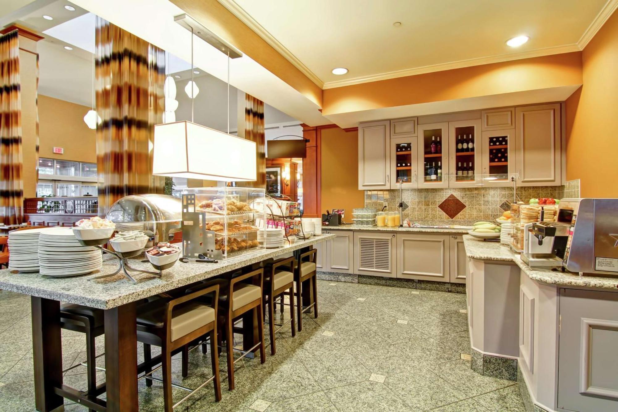 Hilton Garden Inn Ottawa Airport Экстерьер фото