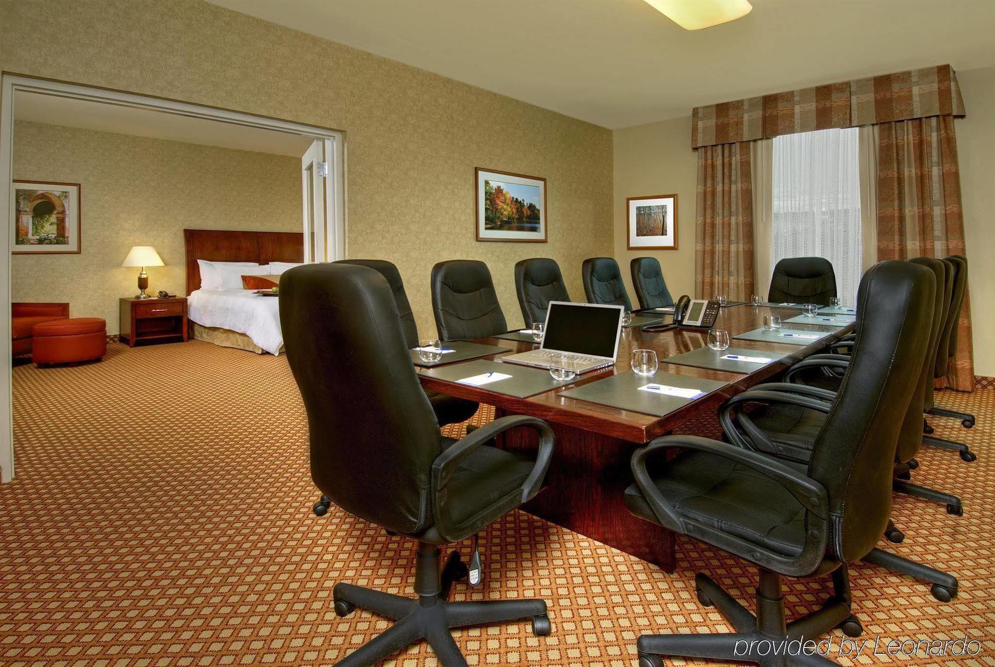 Hilton Garden Inn Ottawa Airport Экстерьер фото